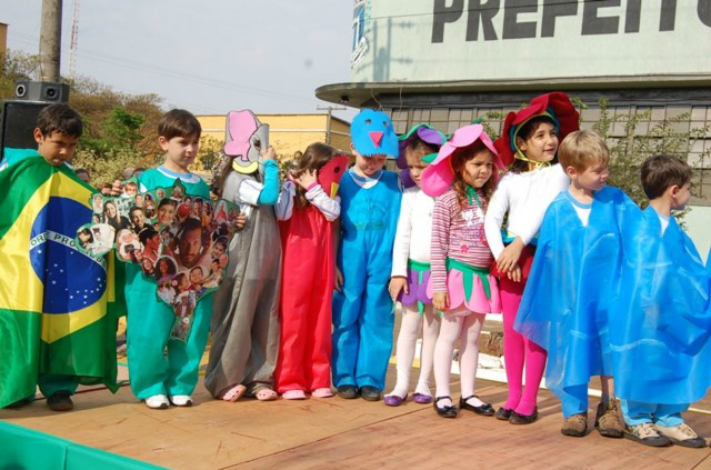 As escolas participam da programação da Semana da Pátria nos períodos matutinos com apresentações artístico-culturais alusivas á data, além de estarem presentes no desfile do dia 7.
