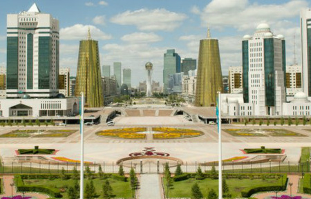 Nazarbayev sugere que o país ganhe o nome de Kazak Eli, ou Nação dos Cazaques.