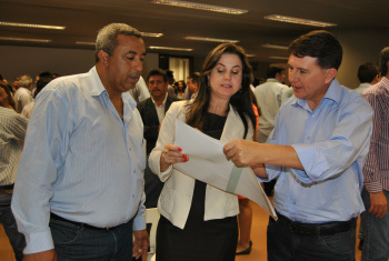 Vereadores Carlinhos e Cristino com a deputada Mara Caseiro, durante solenidade na AssembléiaFoto: Moreira Produções