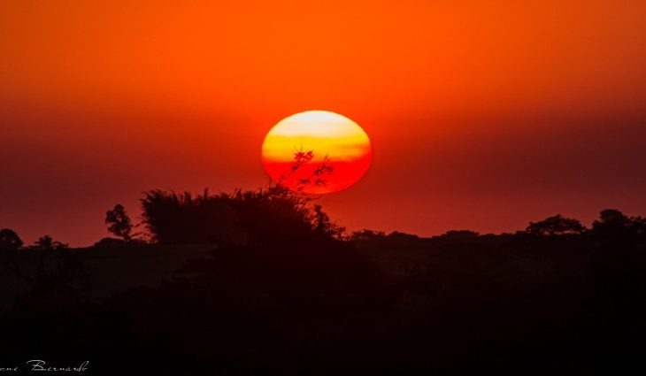 Previsão para esta quinta-feira é de sol forte, calorão e baixa umidade do ar Foto: Geone Bernardo