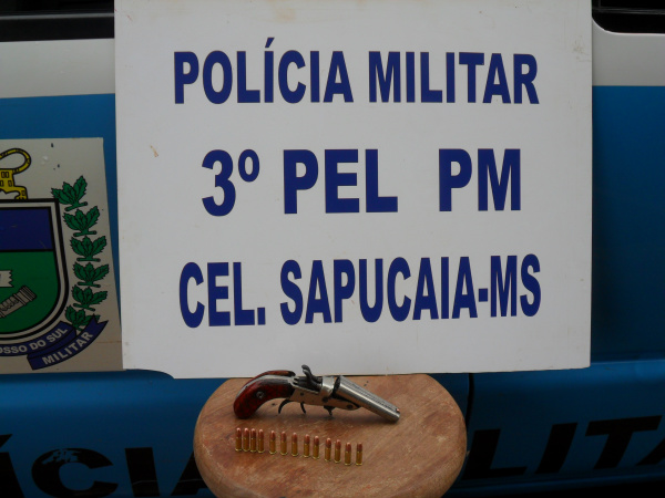 Durante revista, foi localizada garrucha calibre 22 de cano duplo com 13 munições intactas