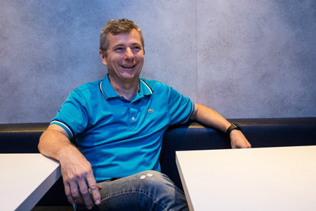 Artista que fará escultura de Manoel de Barros está em Campo Grande