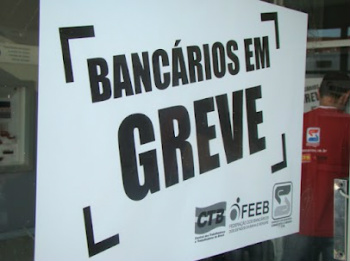 Bancários aprovam proposta da Fenaban, mas fim da greve depende das assembléias Bancários aprovam proposta da Fenaban, mas fim da greve depende das assembléias