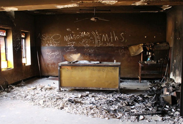 Uma sala de aula destruída devido aos bombardeamentos no Iraque. Foto: Unicef/UNI199916/Jemelikova