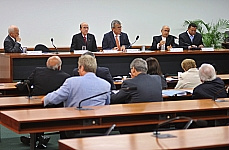 Entidades cobram transparência de partidos e mais participação popular Entidades cobram transparência de partidos e mais participação popular