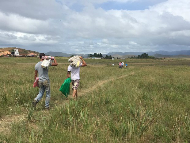 Brasileiros retidos na Venezuela já podem atravessar a fronteira