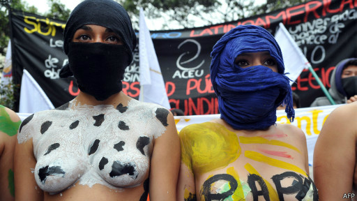 Jovens se juntam aos protestos pelo fim dos Tratados de Livre de Comércio (TLC)