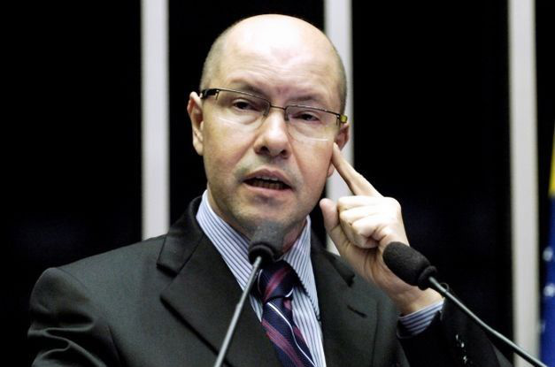 Demóstenes Torres pede desligamento do DEM Demóstenes Torres pede desligamento do DEM