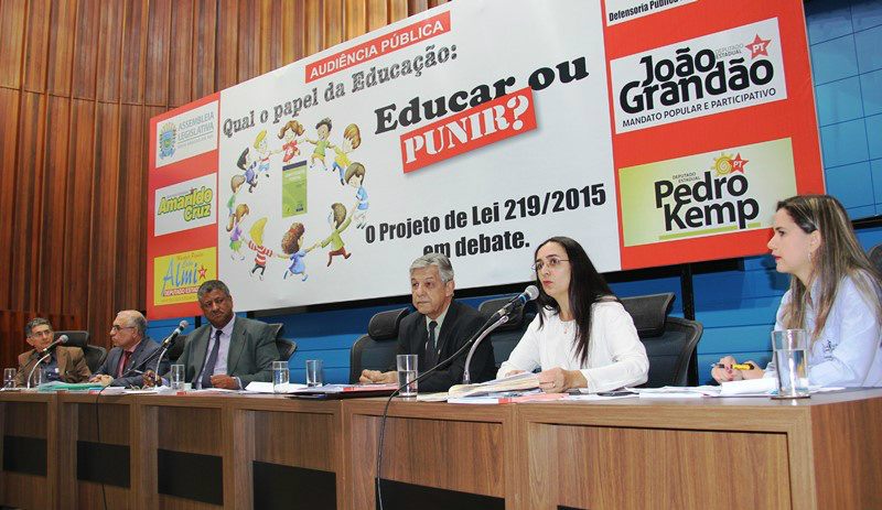 Qual o papel da educação: educar ou punir?