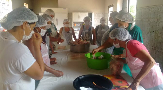 Agricultores participam de curso de processamento de carne de frango Foto: Divulgação