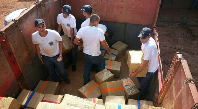Em vistorias os policias da Base Operacional de Ponta Porã encontraram o carregamento de maconha camuflado sob uma carga de soja.