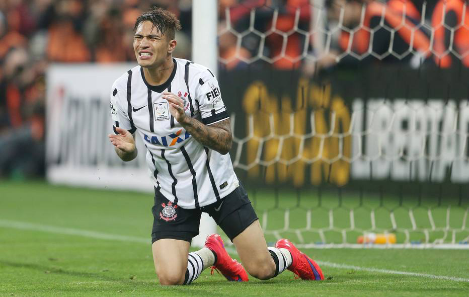 Jogando em sua arena, o Corinthians perdeu para o Guaraní-PAR, por 1 a 0, dando adeus à Libertadores nas oitavas de final; paraguaios já tinham feito 2 a 0 no jogo de ida (Foto: Alex Silva/Estadão)