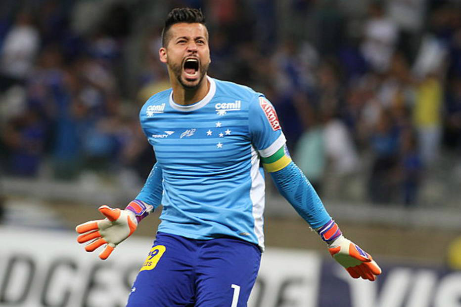 Fábio foi o grande herói da classificação do Cruzeiro contra o São Paulo nas oitavas de final da Copa Libertadores.  (Foto: Paulo Fonseca/EFE)