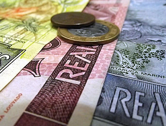 Arrecadação federal atinge R$ 75 bilhões em setembro e bate recorde para o mês Arrecadação federal atinge R$ 75 bilhões em setembro e bate recorde para o mês