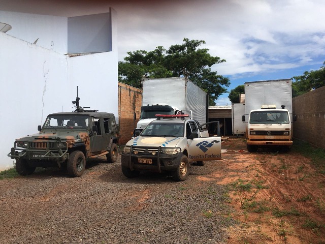 17º RC Mec: Operação apreende caminhões carregados de cigarros contrabandeados Foto: Assessoria 17° RC Mec