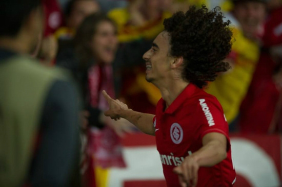 Inter derrota o Atlético-MG no Beira-Rio e avança na Libertadores Valdivia voltou a marcar em cima do Atlético-MG pelas oitavas da Libertadores