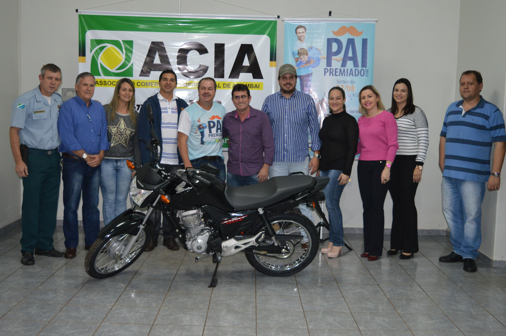 Amambai: campanha Pai Premiado foi lançada na última quarta (14) pela Acia Diretoria da Acia e autoridades durante solenidade de abertura da campanha / Foto: Moreira Produções