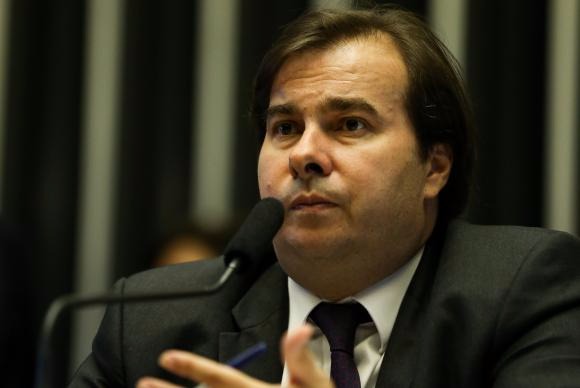 Rodrigo Maia admite suspender recesso para votar eventual denúncia contra Temer Para Rodrigo Maia, o eventual pedido da Procuradoria-Geral da República será a principal agenda da Câmara dos DeputadosFoto: Divulgação