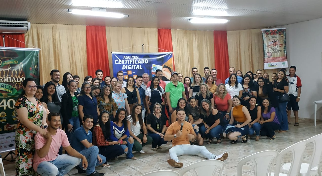 Associação Comercial promoveu palestra show em Amambai na última quarta (27) Palestra foi voltada a comerciantes e vendedores de Amambai / Foto: Reprodução - Whatsapp