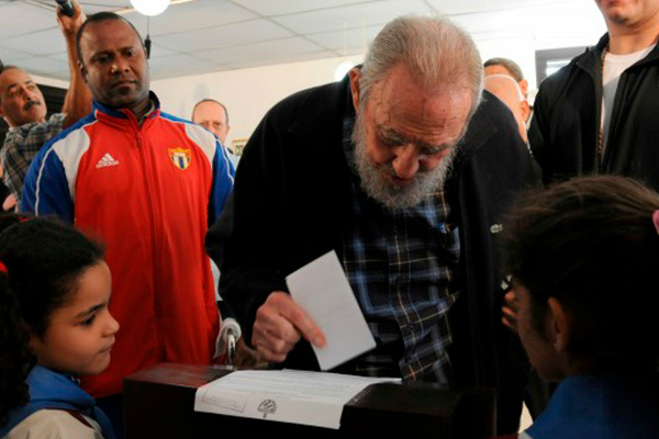 Fidel durante as eleições em Cuba, em fevereiro deste ano (Foto: Ismael Francisco/Cubadebate) 