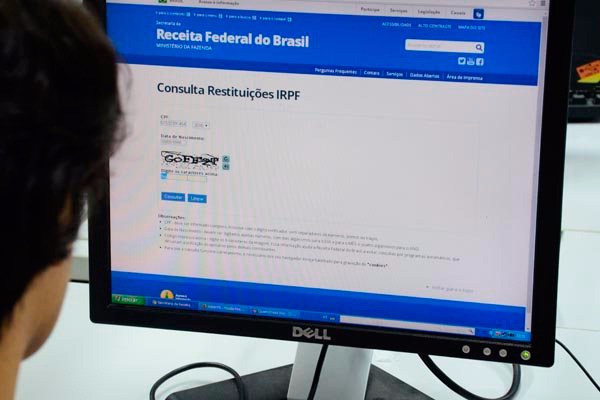 Para saber se teve a declaração liberada, o contribuinte deverá acessar a página da Receita na internet, ou ligar para o Receitafone, no número 146 / Foto: Divulgação 