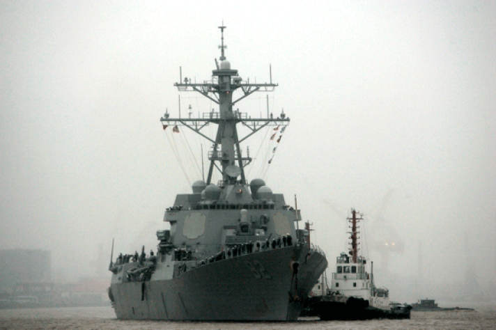 Navio de guerra norte-americano se aproxima de ilhas reivindicadas por China USS Lassen, dos Estados Unidos Foto: AP Photo/Eugene Hoshiko