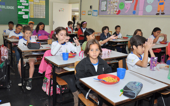 Crianças irão para a escola a partir dos 4 anos