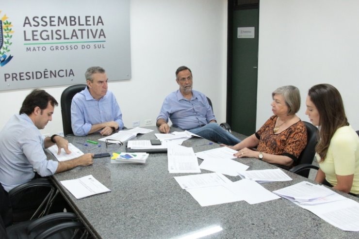 Reunião foi realizada na manhã desta sexta-feira na sala da presidência da Assembleia Legislativa / Foto: Luiz Carlos Junior