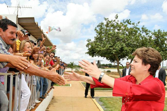 Popularidade de Dilma bate recorde com 77%
