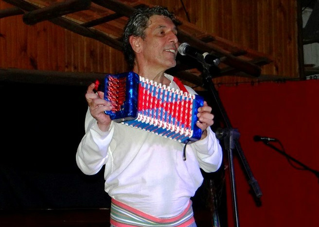 O  poeta, ator e educador Emmanuel Marinho.