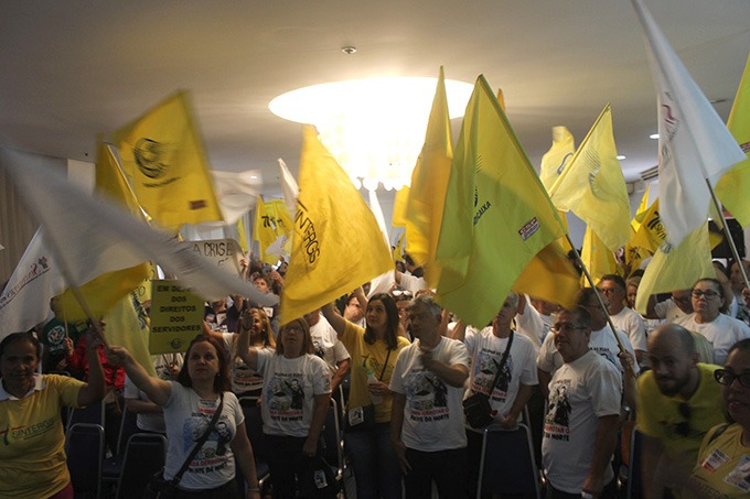 Servidores estaduais realizam maior greve dos últimos anos no RS Servidores lotaram Hotel Everest para Assembleia Unificada de deflagração da greve / Foto: Iuri Casarteli