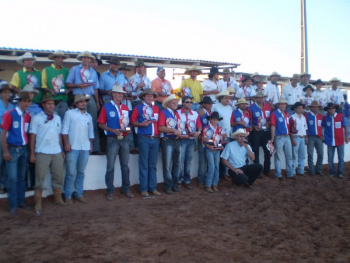Abril é o mês da festa do União Amambaiense A equipe e dretotria do União Amambaiense.