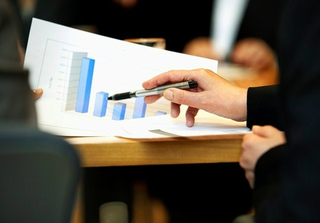Setor de serviços do Brasil tem 1ª contração em 1 ano Setor de serviços do Brasil tem 1ª contração em 1 ano