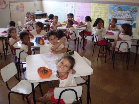 Universalização da pré-escola esbarra na falta de mais de 100 mil professores Universalização da pré-escola esbarra na falta de mais de 100 mil professores