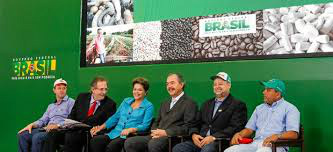 Em evento com Contag, Dilma promete ampliar políticas para agricultura familiar Em evento com Contag, Dilma promete ampliar políticas para agricultura familiar