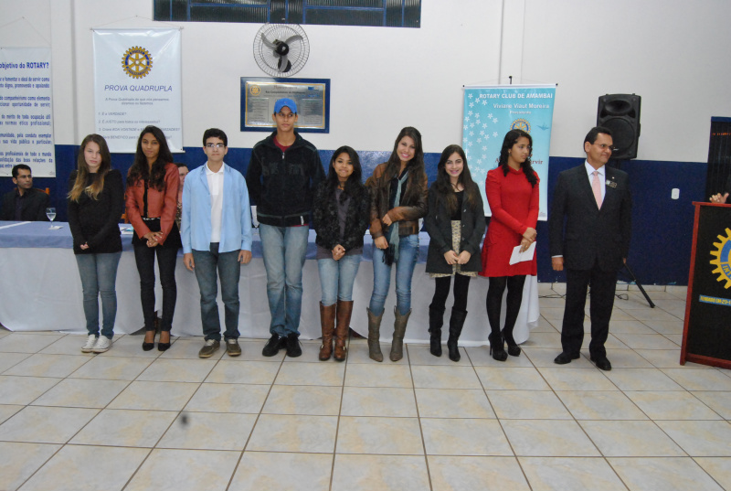 Rotarianos de Amambai realizam visitas e reunião festiva com governador rotário Membros do Interact club