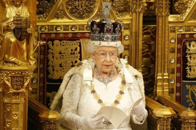 Estaria a Rainha Elizabeth com aposentadoria anunciada? (Reprodução/Getty Images)