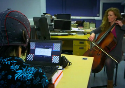 Repórter da BBC testou sistema que capta ondas cerebrais e as transforma em música