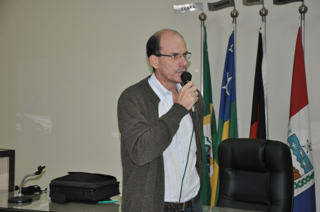 Prestação de contas e LDO 2014 são temas de audiência pública em Amambai O Prefeito Sérgio apresentou a prestação de contas dos seus 3 primeiros meses de governo.