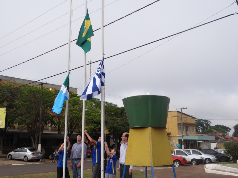Cronograma das escolas e entidades que participam dos momentos cívicos da semana Os momentos cívicos acontecem todos os dias com a presença de autoridades, escolas e entidades.