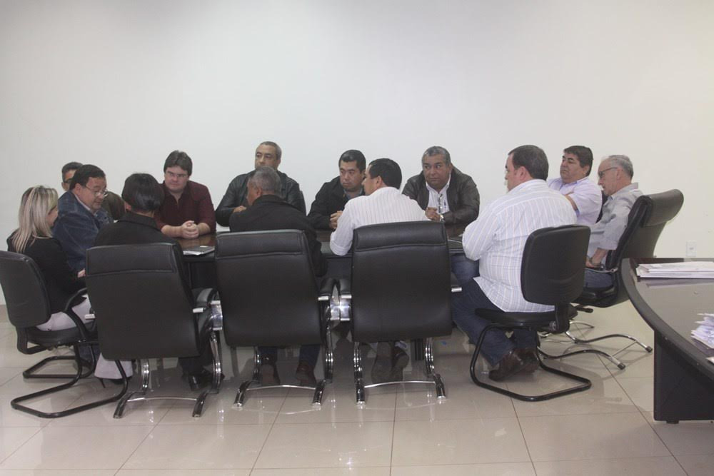 A reunião foi realizada no gabinete do prefeito, na segunda-feira (12) / Foto: Assessoria do legislativo