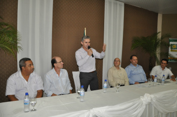 Posse da diretoria da ACIA reúne empresários e autoridades de Amambai Empresário Azor Assis é empossado presidente da ACIA, gestão 2013/2015 - Fotos: Moreira Produções e Luiz Claudio