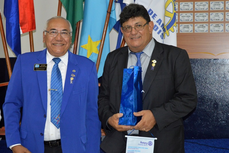 Rotary Clube de Amambai comemora 67 anos com visita de governador distrital E/D: Governador Distrital do Rotary, Antônio Eliseo e o presidente do Rotary de Amambai, Toninho Adão / Foto: Moreira Produções