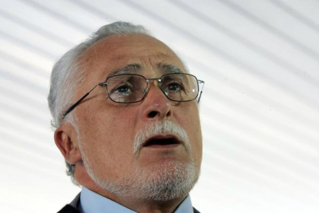 Genoino comemora aprovação da Comissão da Verdade Genoino comemora aprovação da Comissão da Verdade