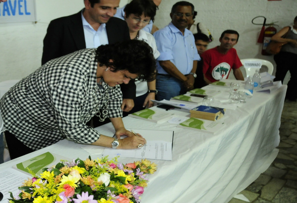  Ministra Izabella Teixeira assinou termo de cooperação técnica no Espírito Santo (Foto: Alessandro Dantas/MMA) 
