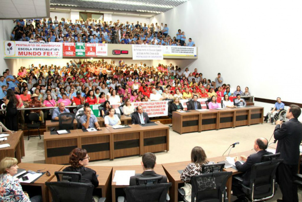 Professores, pais e autoridades debatem a Educação Especial na Casa de Leis / Foto: Wagner Guimarães