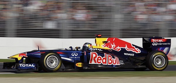 Sebastian Vettel acelera o Red Bull para mais uma vitória, na Austrália. Mark Horsburgh/Reuters