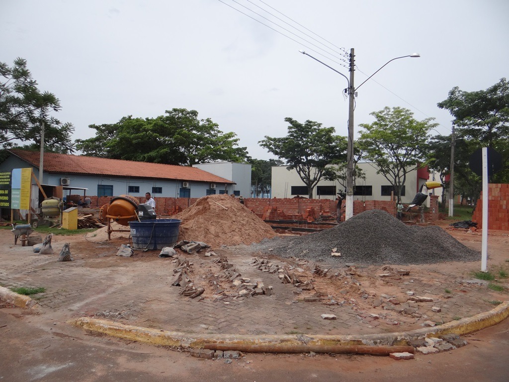 As obras de construção do Mercado Municipal estão sendo executadas na praça Orlando Viol / Foto: Moreira Produções