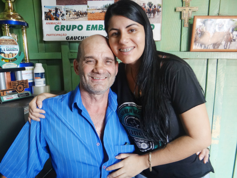 Assis e sua esposa Rosana Piroli / Foto: Moreira Produções