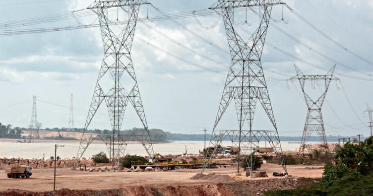 BC vê alta de 51,7% na energia em 2015 e de 15% na gasolina BC vê alta de 51,7% na energia em 2015 e de 15% na gasolina